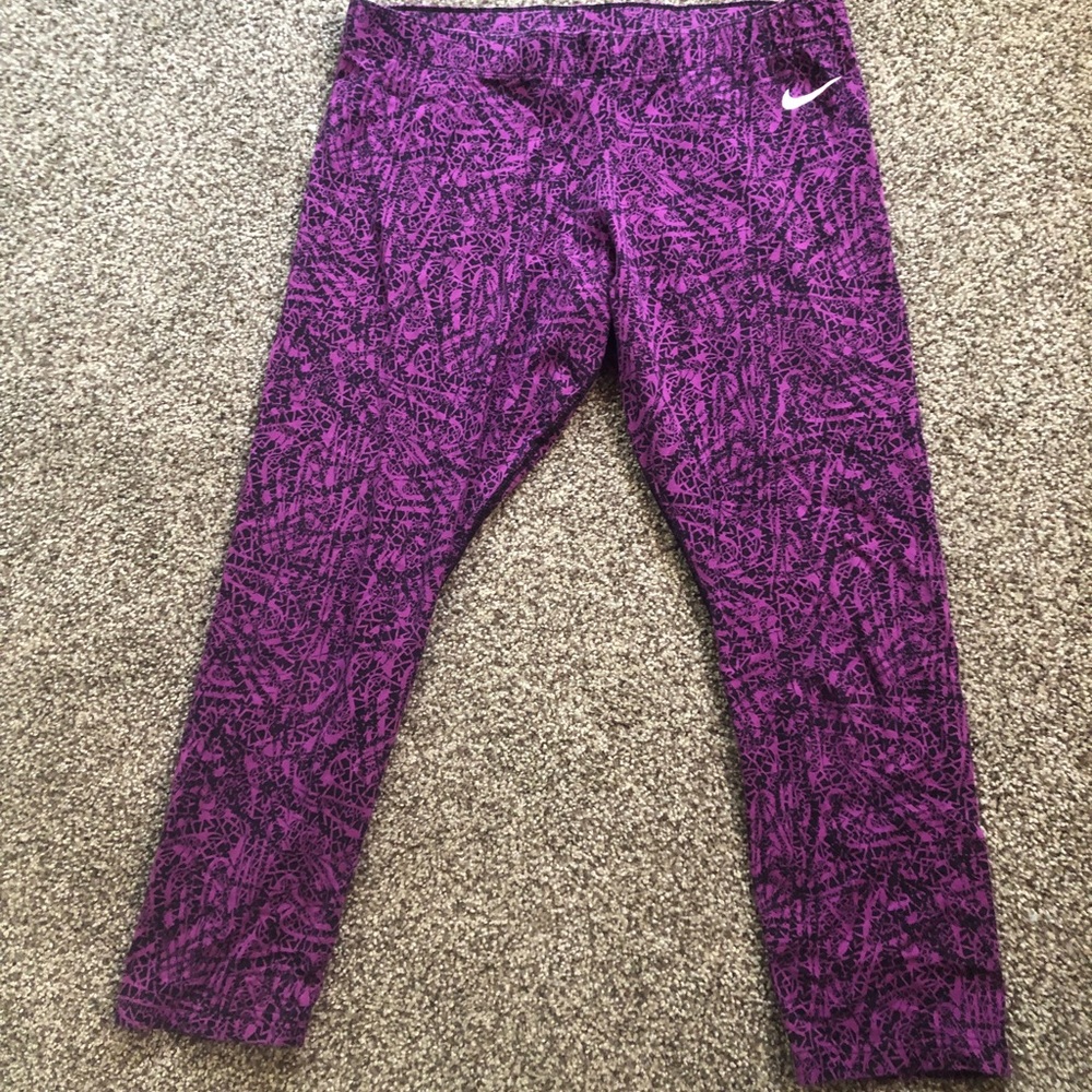 Nike patterned workout capris